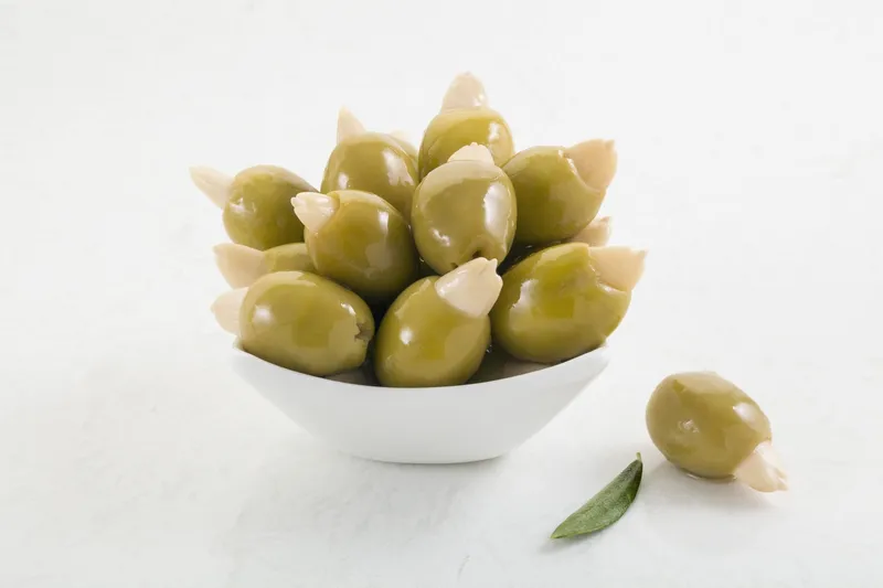 Badem Dolgulu Yeşil Zeytin